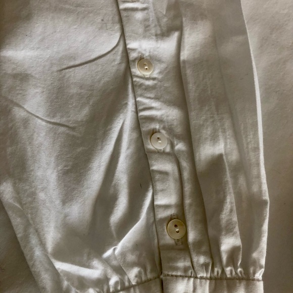 White minimalist very flattering top. - Picture 3 of 5